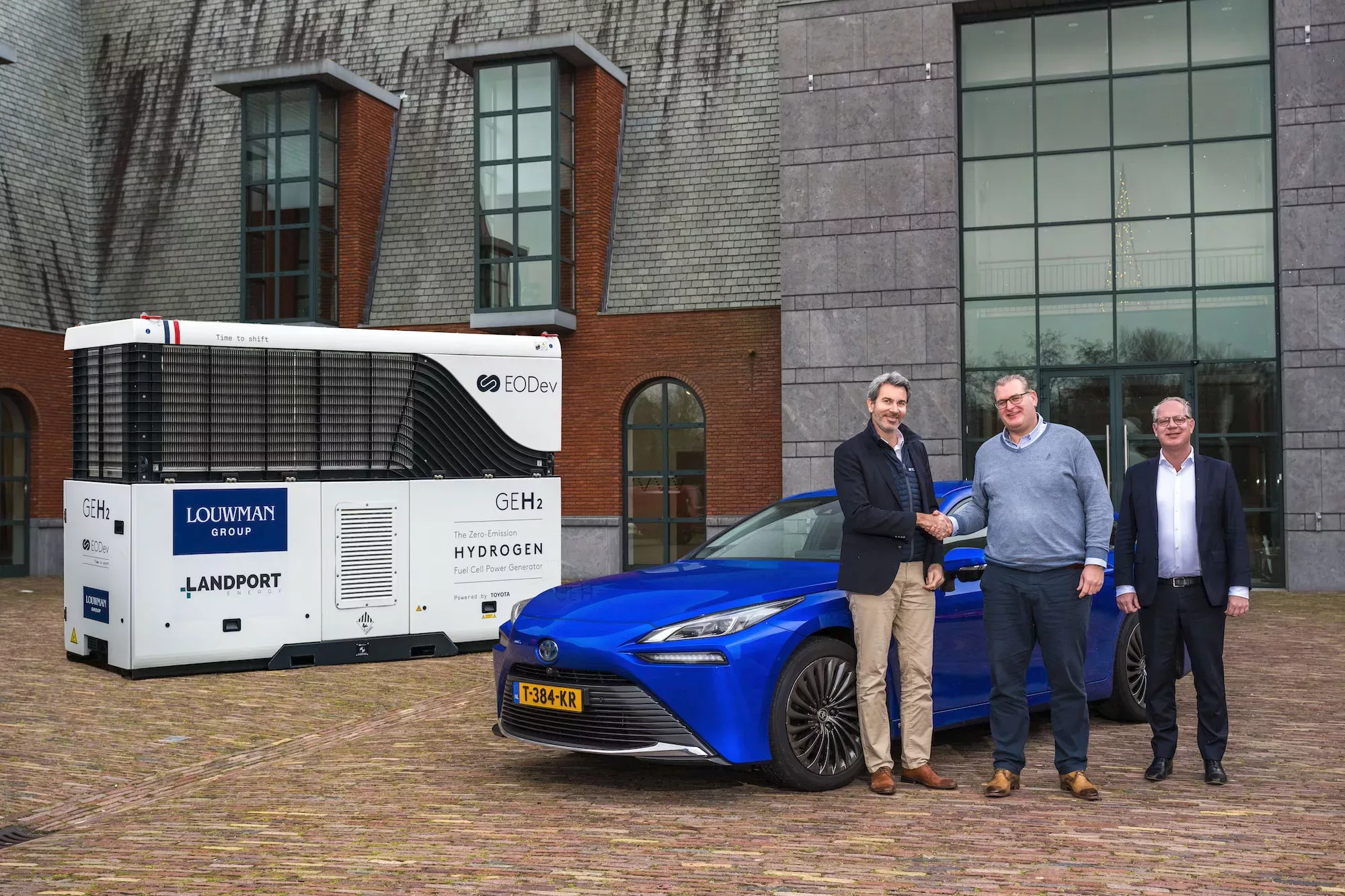 v.l.n.r.: Jérémie Lagarrigue (CEO EODev), Marc van der Leij (Managing Director Landport – Louwman Group) en Erwin Jongh, Zero Emission Champion Louwman & Parqui – Louwman Group).